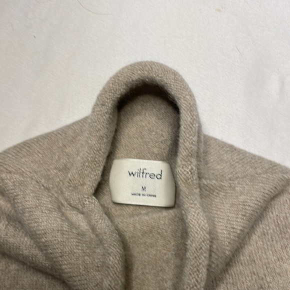 Cozy Aritzia turtleneck - Picture 2 of 3